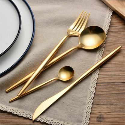 Arya Guld Bestickset – Elegant Enkelhet i Guld