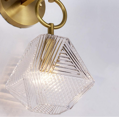 PrismGlow - Geometrisk vägglampa med smalt glasdesign för modern inredning