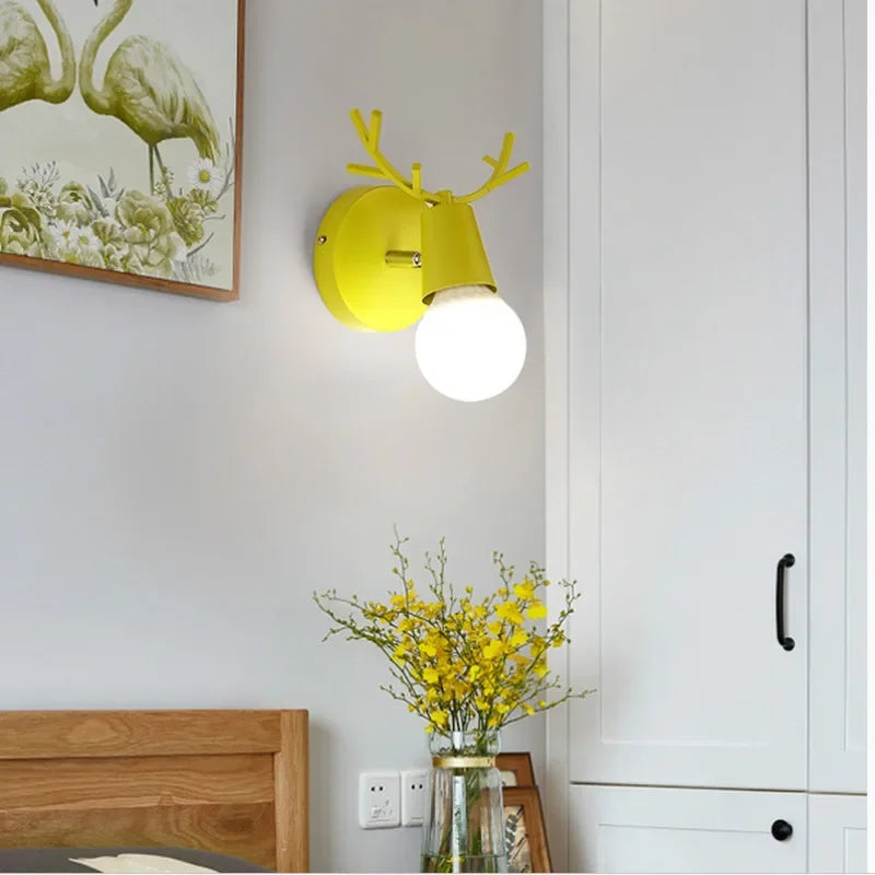 AntlerGlow - Modern Justerbar Barnrum Vägglampa