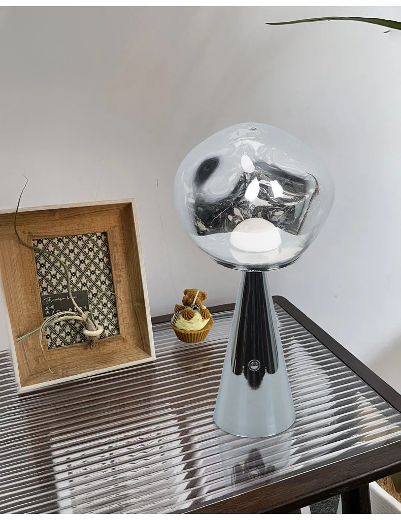 LavaGlow - Modern Mini Bordslampa med LED Ljus | Dekorativ Belysning