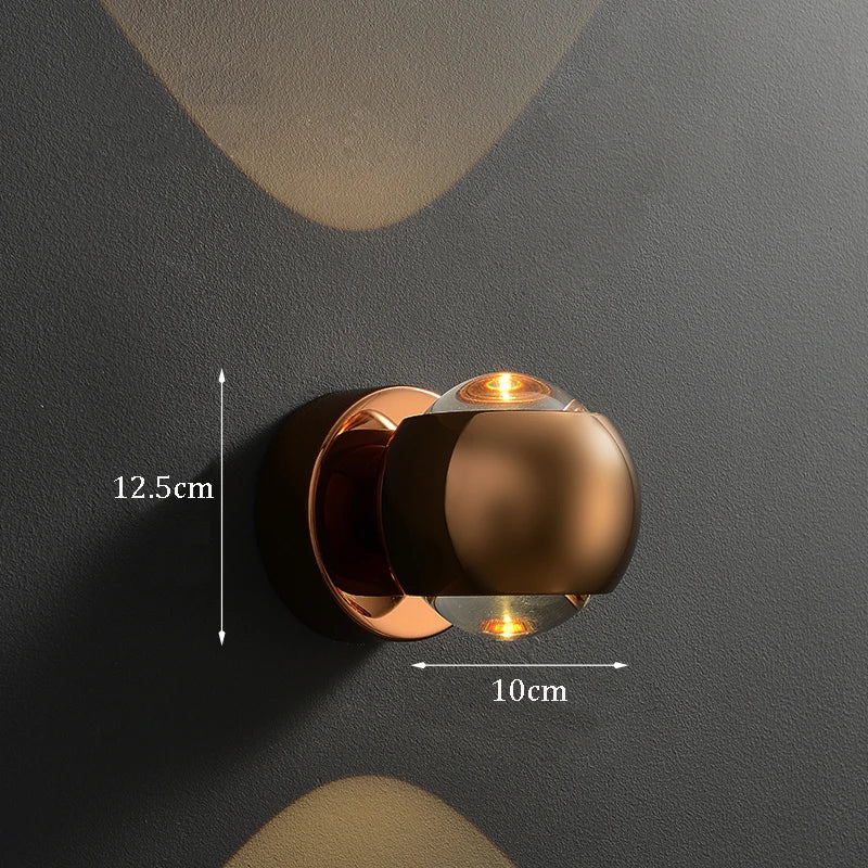 HaloBrass – Tunn väggmonterad LED-lampa i mässing