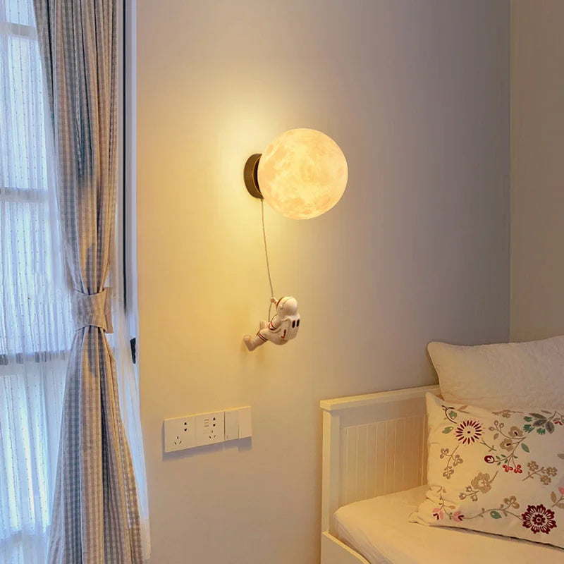 LunarGlow - Astronaut Vägglampa med Månlika Ljus