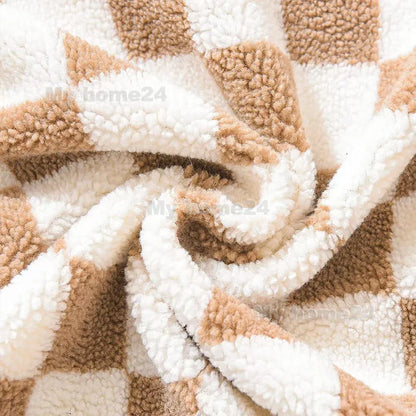 Rutig Fuskpäls Kuddeöverdrag i Khaki och Kaffe