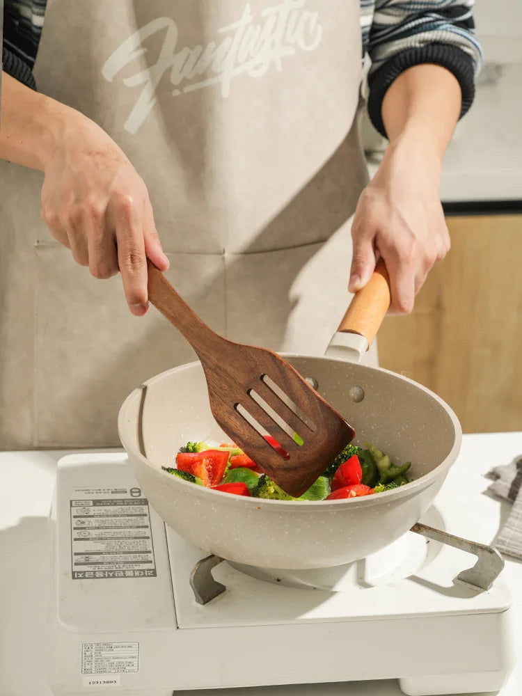 Köksset av naturligt teakträ
