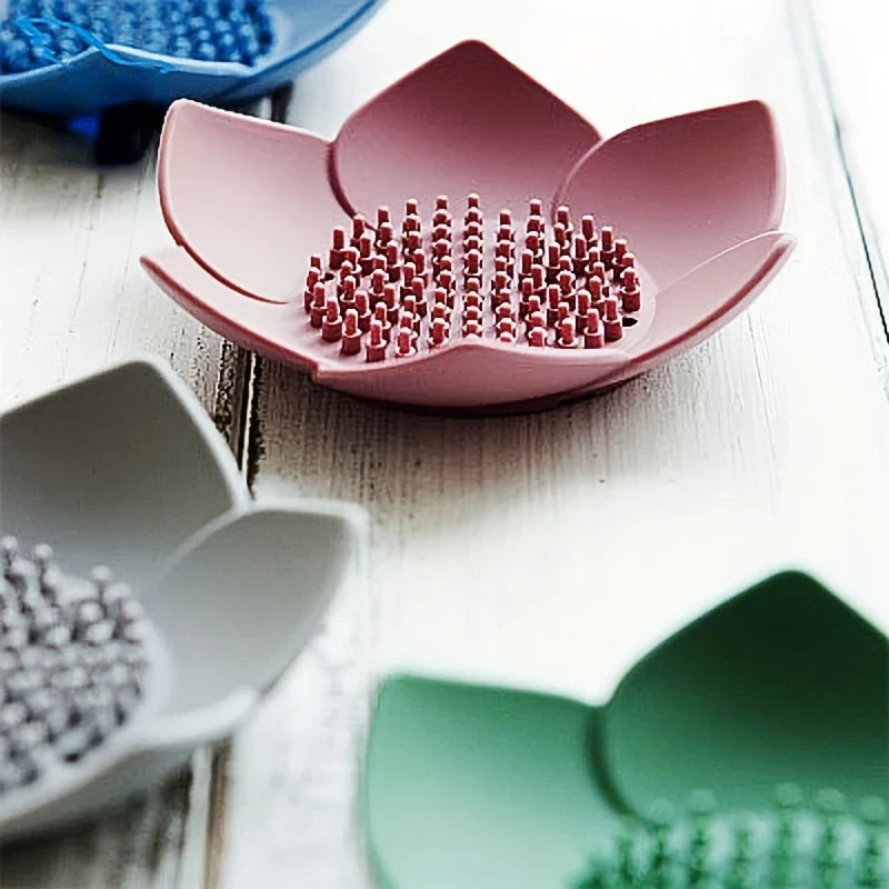 Carvallo LotusBloom | Halkfri &amp; Självvattenavledande | Silikon Tvålarhållare i Lotusdesign