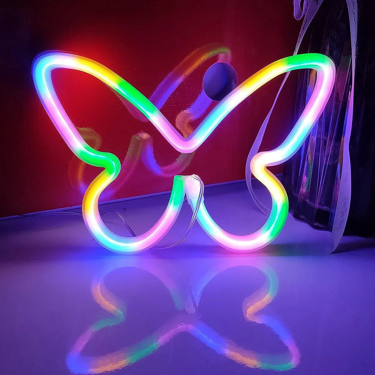 GlowWings - LED Fjärilslampa, Färgglad Neon Dekoration för Barnrum och Sovrum