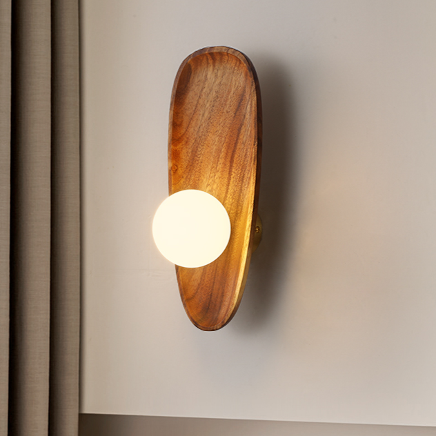 WoodGlo – Minimalistisk V�gglampa i Massivt Trä med LED-belysning