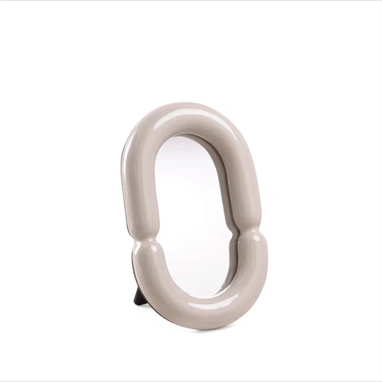 Carvallo – Elegant Ovalt Spegel med Skulptural Form