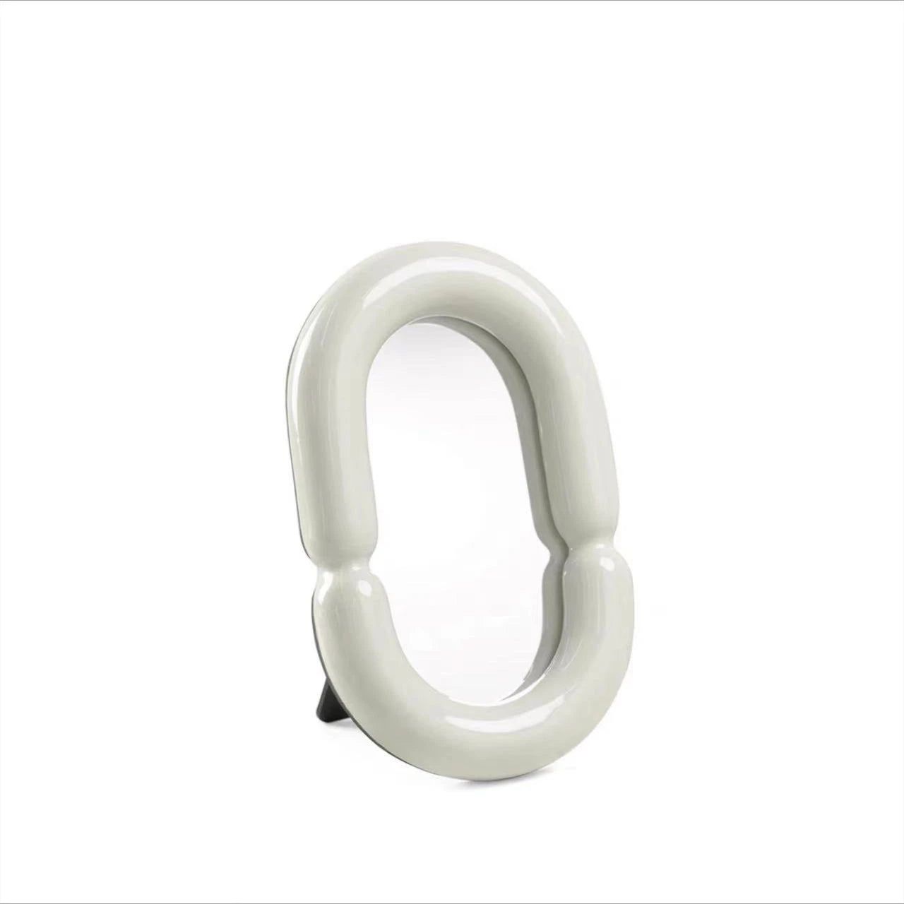 Carvallo – Elegant Ovalt Spegel med Skulptural Form