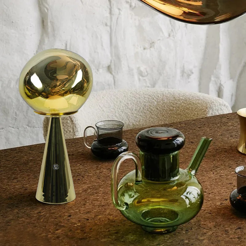 LavaGlow - Modern Mini Bordslampa med LED Ljus | Dekorativ Belysning