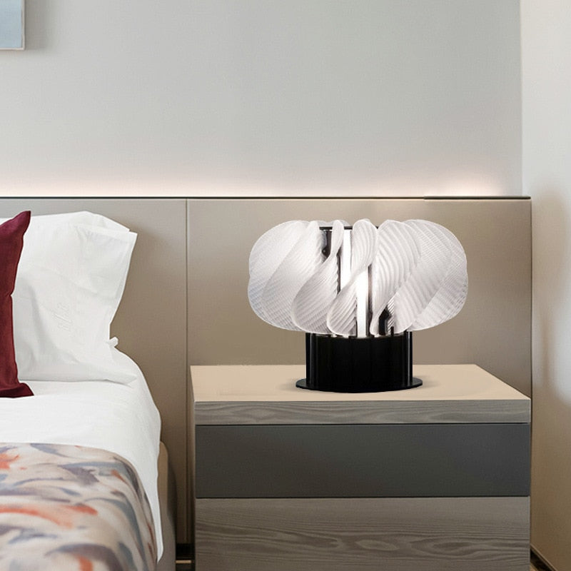 Modern, elegant LED-bordslampa i minimalistisk design av aluminium