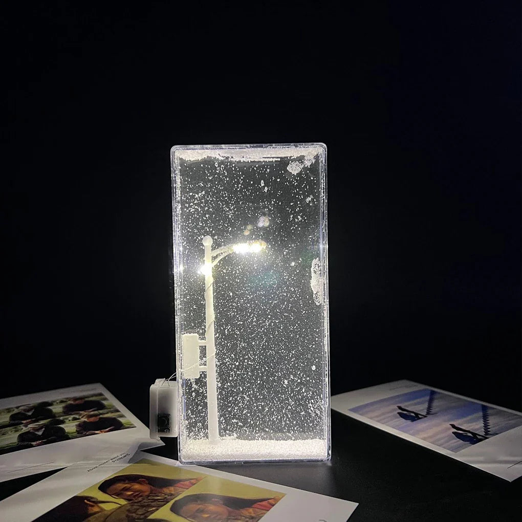 RoyaleGlow Snöig Nattlampa – Mysig Vinter Wonderland Skrivbordslampa