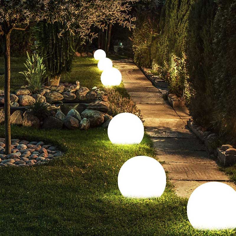 LightPebble – Stilren trädgårdsklotlampa