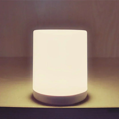 Dimbar LED-bordslampa med USB-anslutning för flexibel belysning