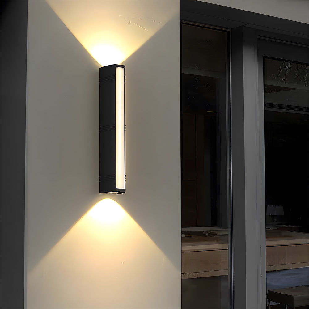 LED Utomhusvägglampa | 6.1–23.6 x 2.7 in | Snygg lång tubdesign | IP54 Klassad vattentät armatur | Brick by Brick