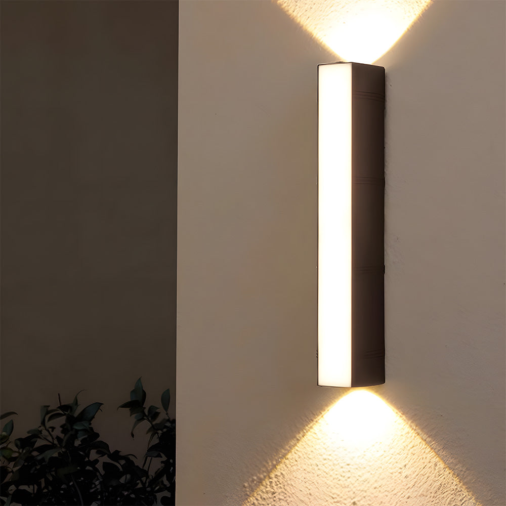 LED Utomhusvägglampa | 6.1–23.6 x 2.7 in | Snygg lång tubdesign | IP54 Klassad vattentät armatur | Brick by Brick