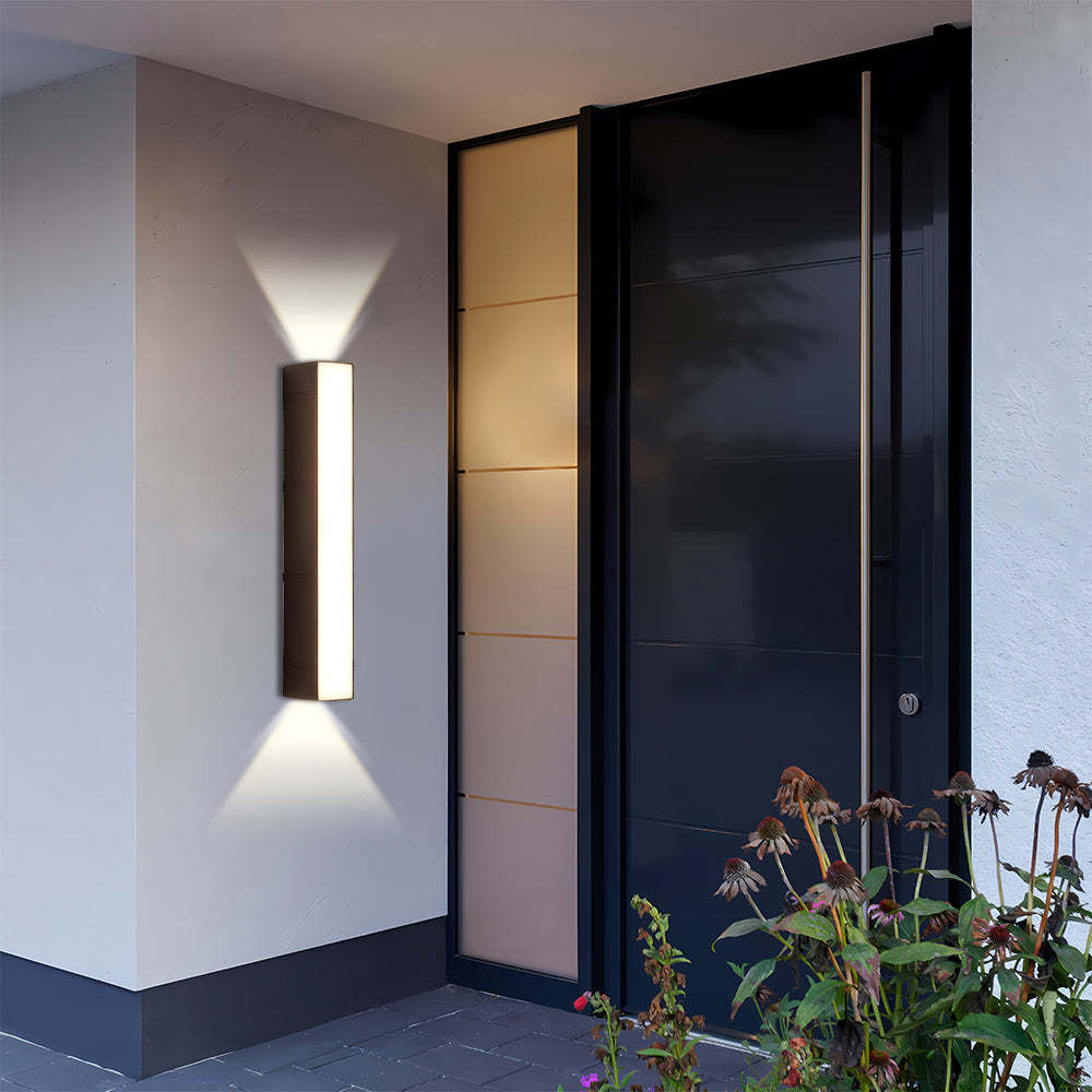 LED Utomhusvägglampa | 6.1–23.6 x 2.7 in | Snygg lång tubdesign | IP54 Klassad vattentät armatur | Brick by Brick