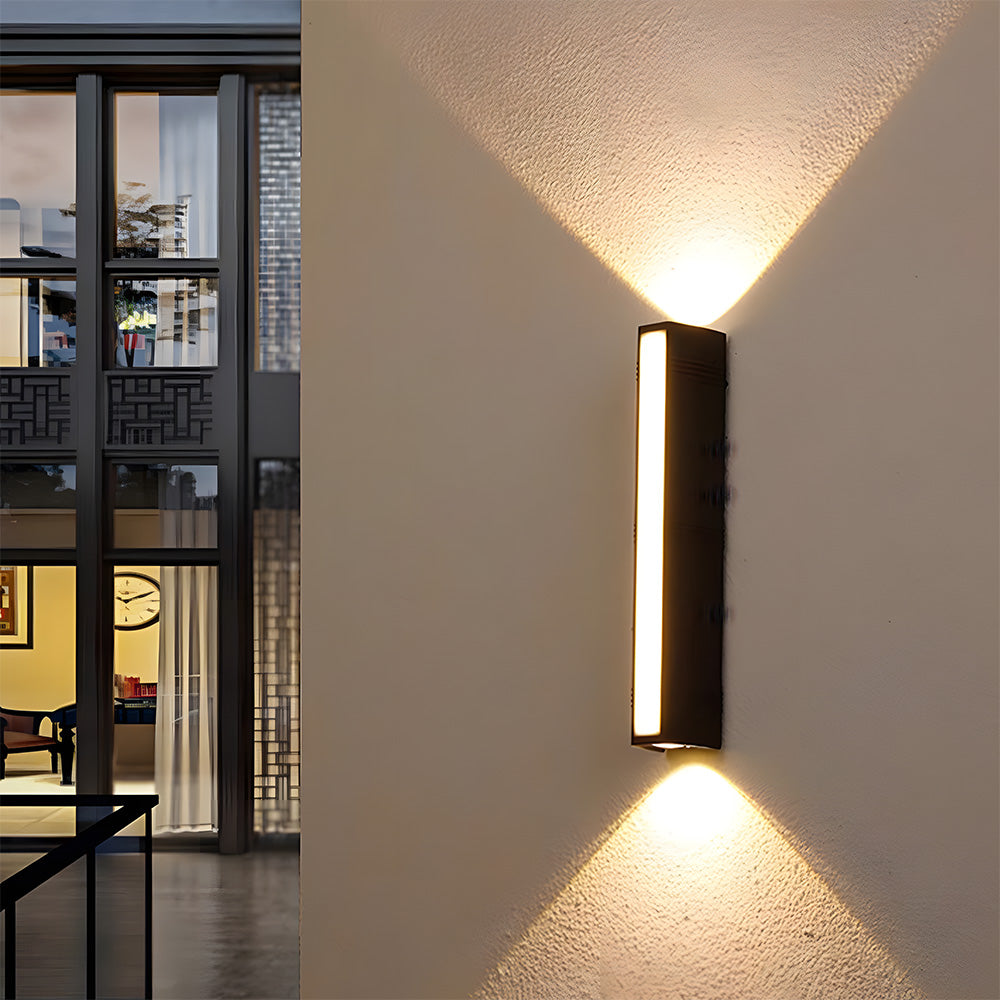 LED Utomhusvägglampa | 6.1–23.6 x 2.7 in | Snygg lång tubdesign | IP54 Klassad vattentät armatur | Brick by Brick