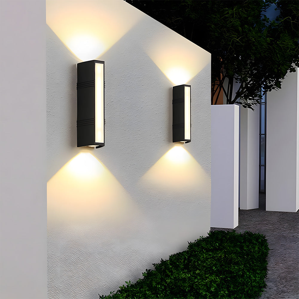 LED Utomhusvägglampa | 6.1–23.6 x 2.7 in | Snygg lång tubdesign | IP54 Klassad vattentät armatur | Brick by Brick