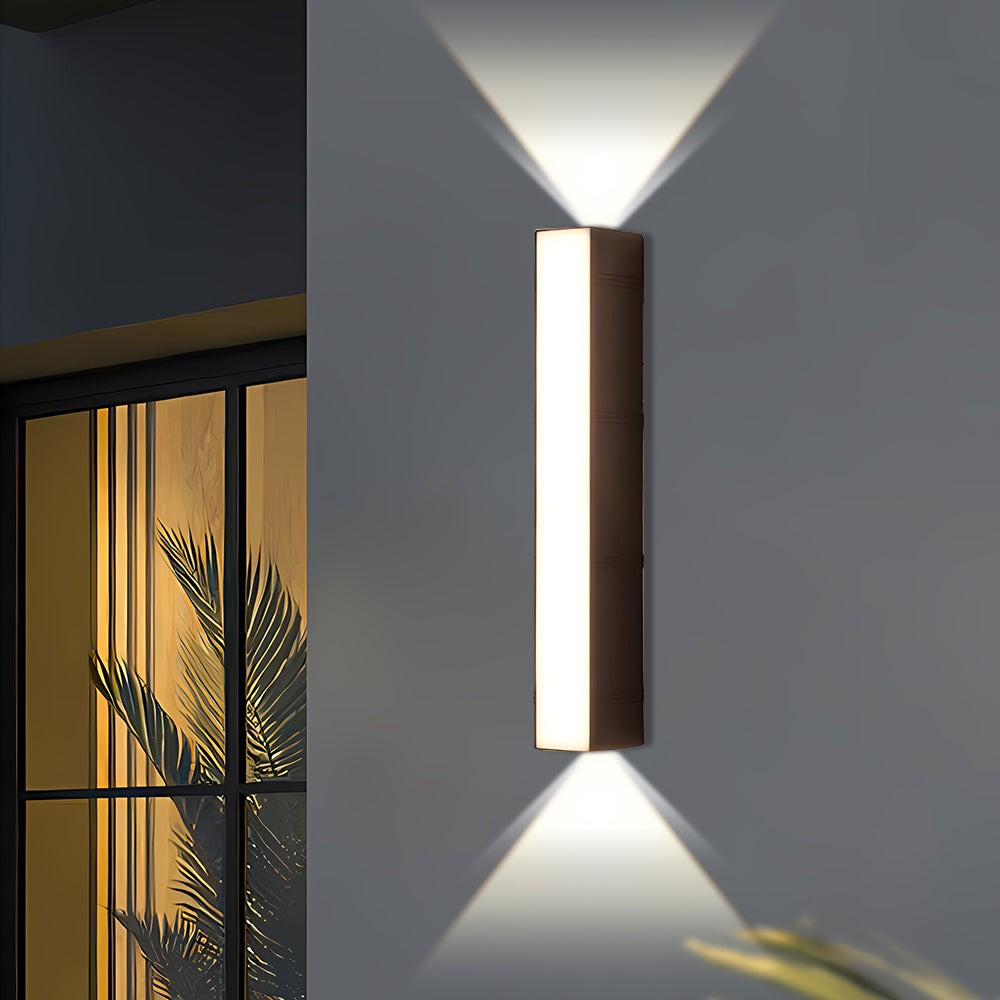 LED Utomhusvägglampa | 6.1–23.6 x 2.7 in | Snygg lång tubdesign | IP54 Klassad vattentät armatur | Brick by Brick