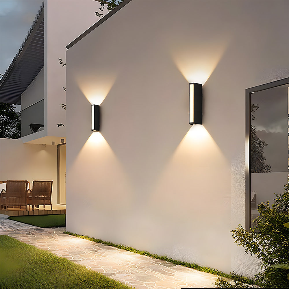 LED Utomhusvägglampa | 6.1–23.6 x 2.7 in | Snygg lång tubdesign | IP54 Klassad vattentät armatur | Brick by Brick