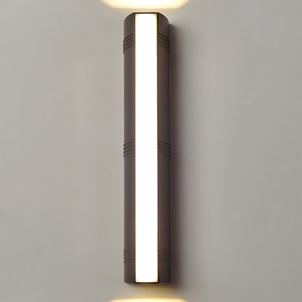LED Utomhusvägglampa | 6.1–23.6 x 2.7 in | Snygg lång tubdesign | IP54 Klassad vattentät armatur | Brick by Brick