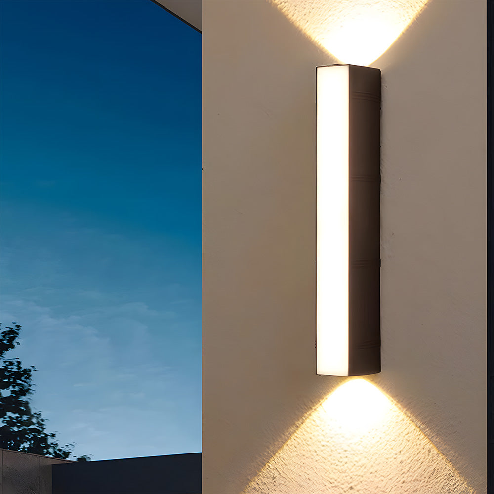 LED Utomhusvägglampa | 6.1–23.6 x 2.7 in | Snygg lång tubdesign | IP54 Klassad vattentät armatur | Brick by Brick