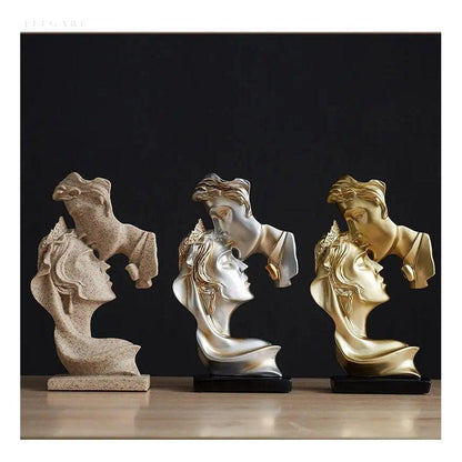 Sweet Kiss - Pannkyssande älskande staty