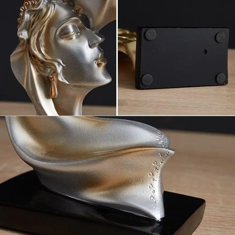 Sweet Kiss - Pannkyssande älskande staty