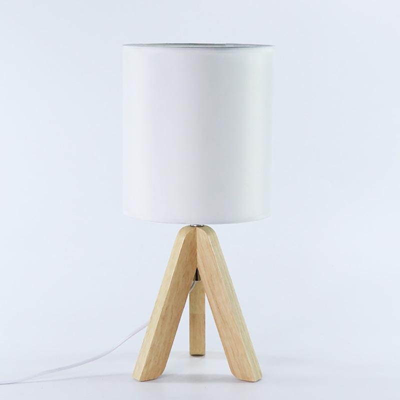 H Houten Driepoot Tafellampa med Linne Skärm LED