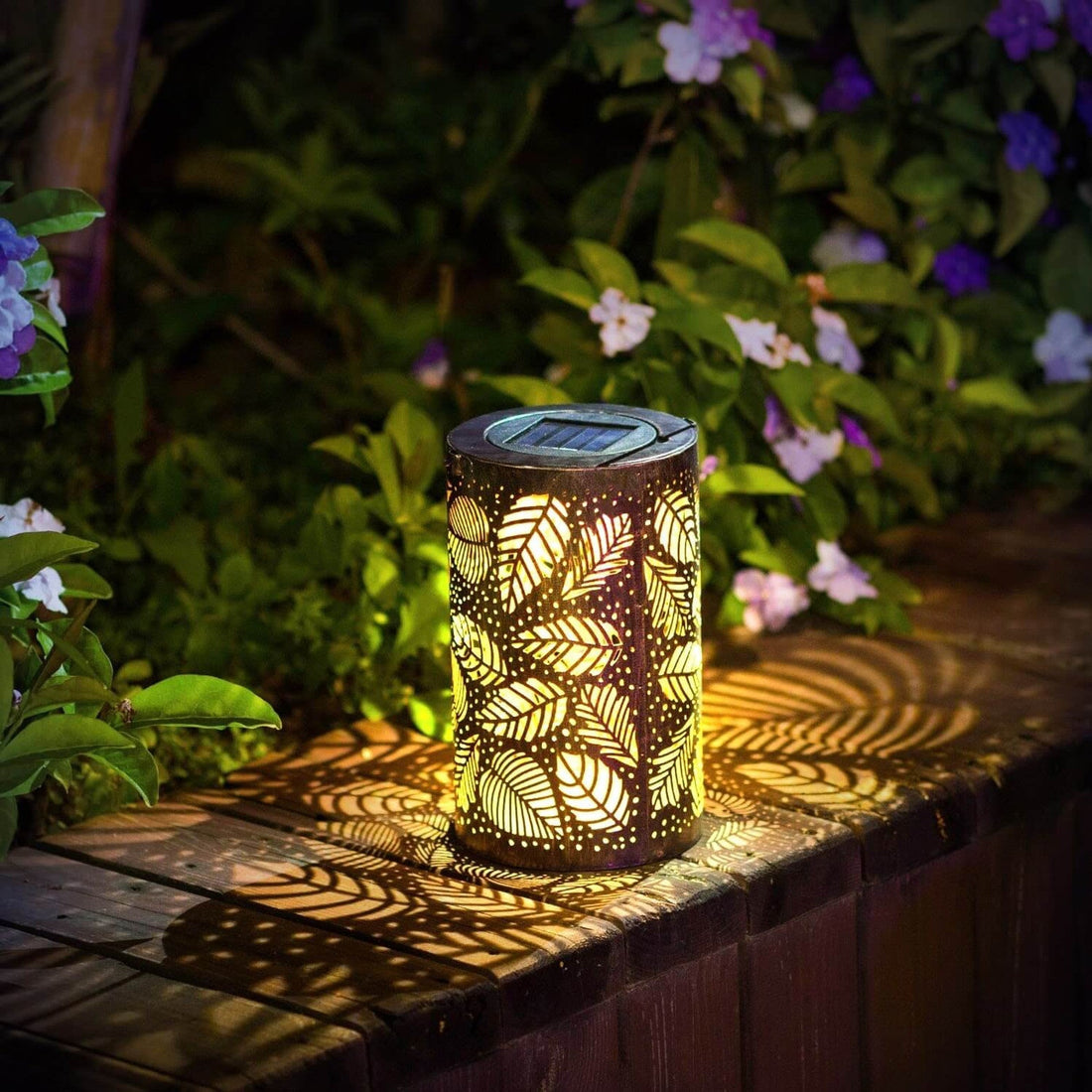 Luminous Leaf Lantern - Elegant Solenergid design