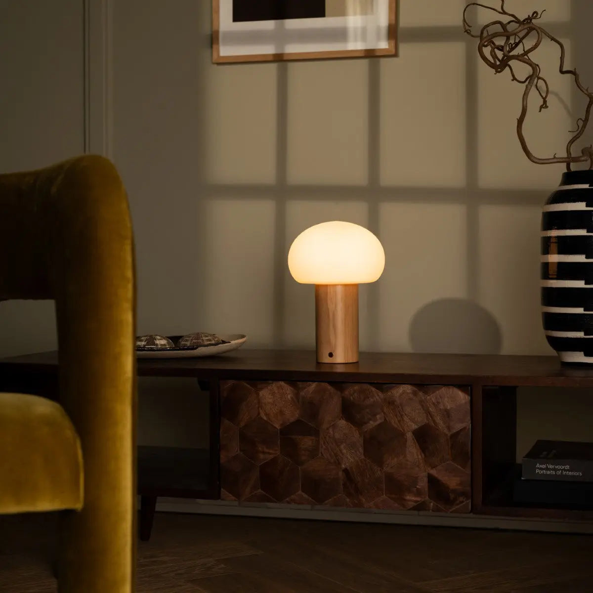 Lumari Senso | Dimbar bordslampa i trä och glas med batteri