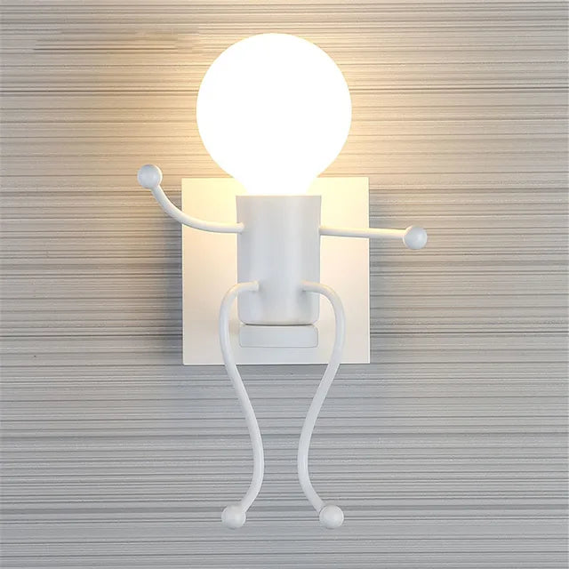 RobotGlow - Kreativ Robot Vägglampa i Industriell Stil