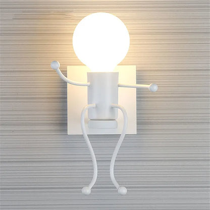 RobotGlow - Kreativ Robot Vägglampa i Industriell Stil