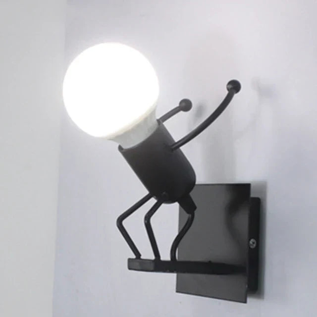 RobotGlow - Kreativ Robot Vägglampa i Industriell Stil