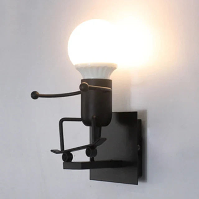 RobotGlow - Kreativ Robot Vägglampa i Industriell Stil