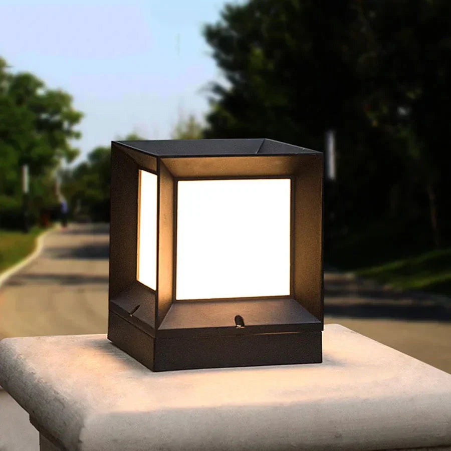 LumiPillar - Utomhus Stående Lampa för Portar och Infarter