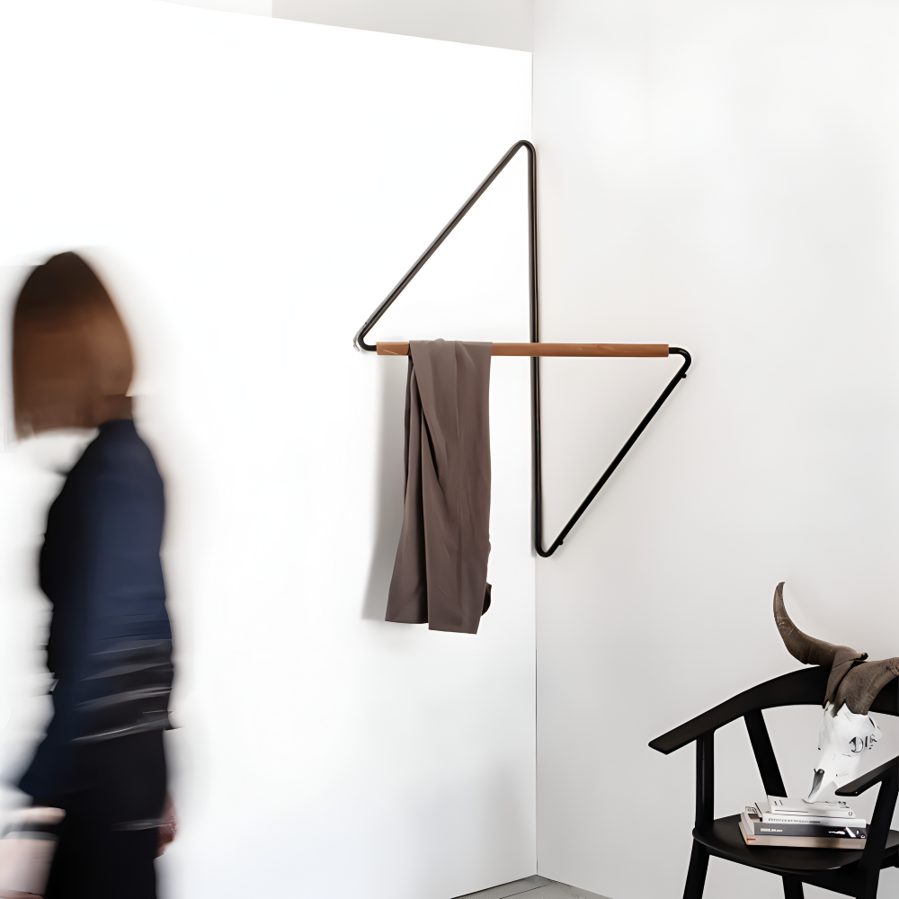Triad – Geometrisk klädhängare i metall | Mångsidig multipurpose klädhängare