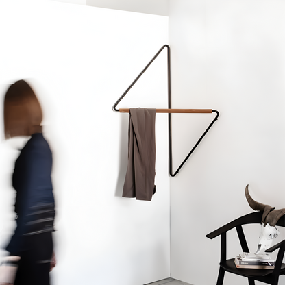 Triad – Geometrisk klädhängare i metall | Mångsidig multipurpose klädhängare