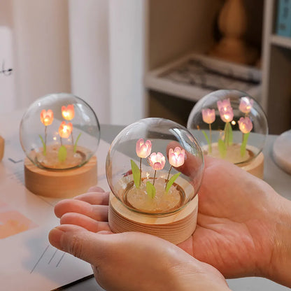 GlowTulip - LED Bordslampa – Elegant Dekorativ Belysning för Sovrum &amp; Vardagsrum
