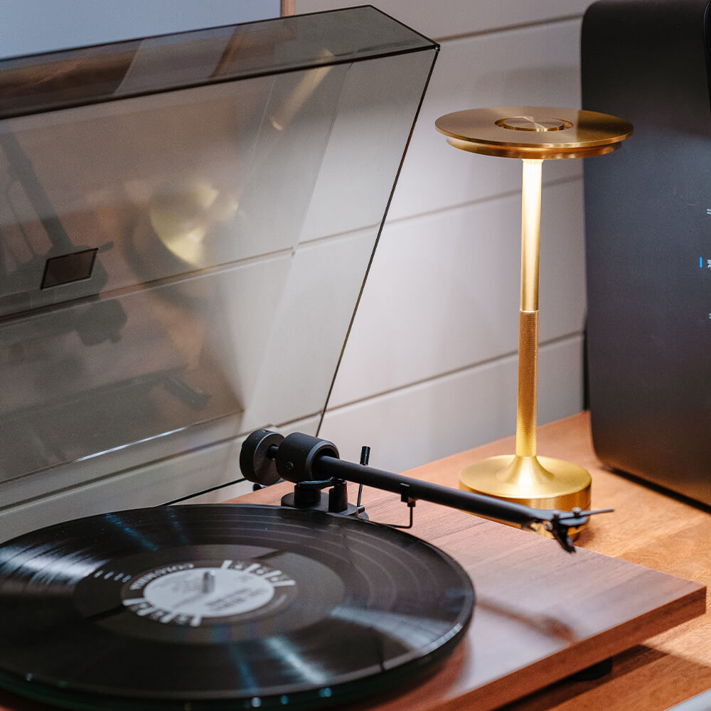 Ambient Metallic Trådlös Bordslampa