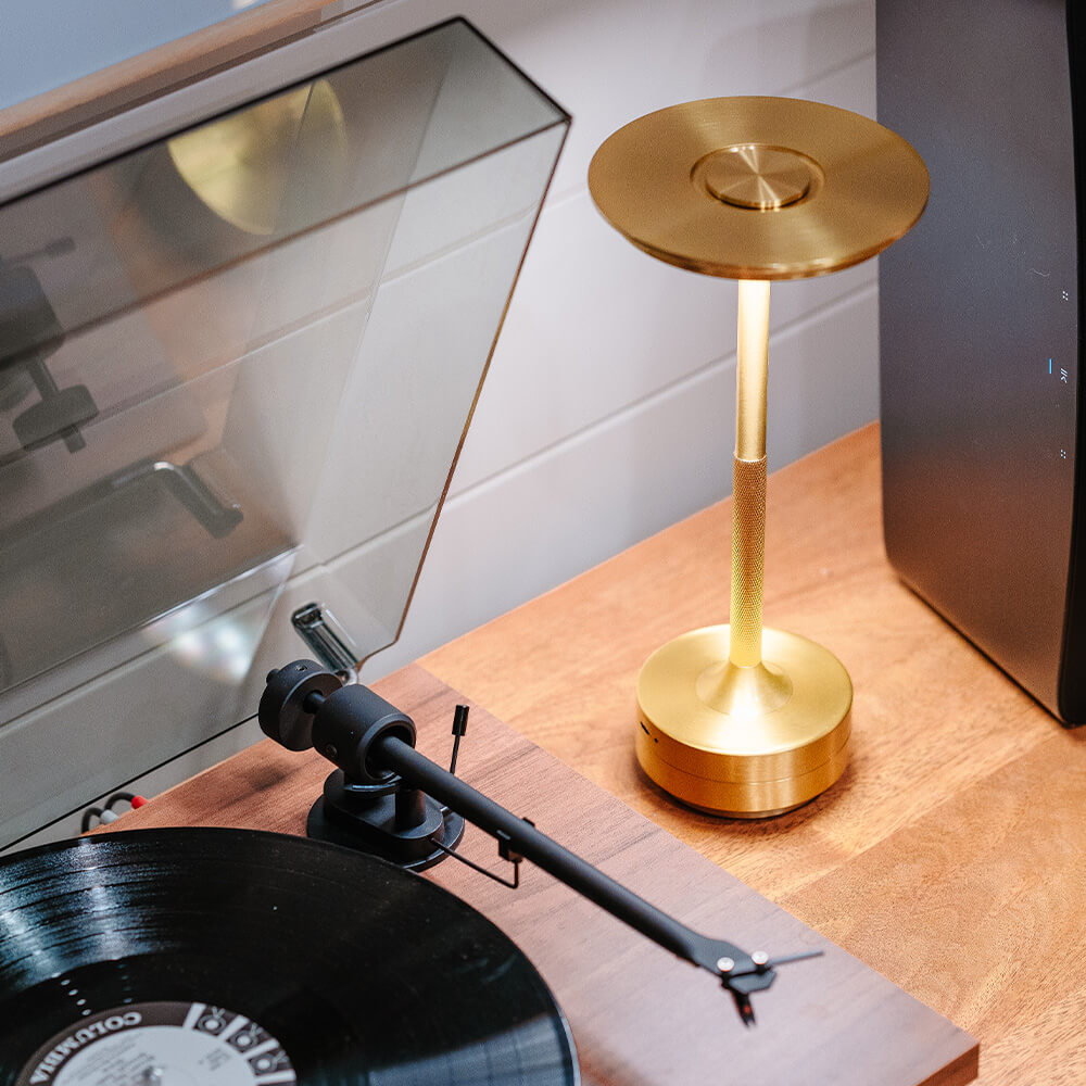 Ambient Metallic Trådlös Bordslampa