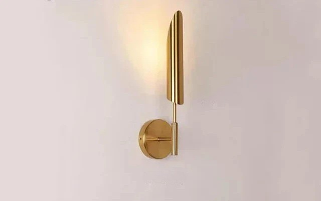 GoldenGlow – Minimalistisk LED Vägglampa för Vardagsrum &amp; Sovrum