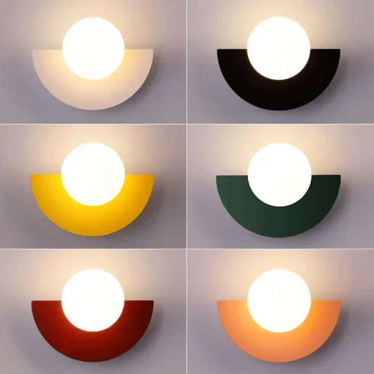 MoonGlow - Modern halvmåne vägglampa för stilrent interiör