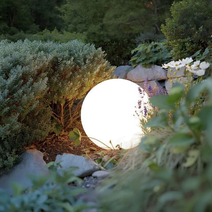 LightPebble – Stilren trädgårdsklotlampa