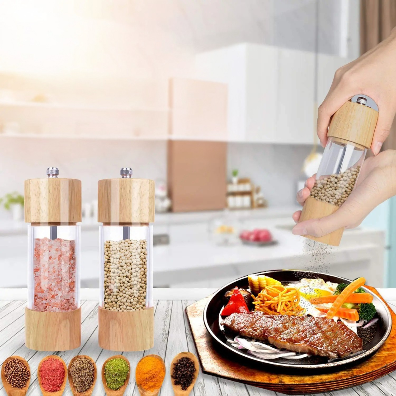 Peppar- och saltkvarnar i ett 2-delat set – Tillverkade av trä med ett insynsfönster och rengöringsborste
