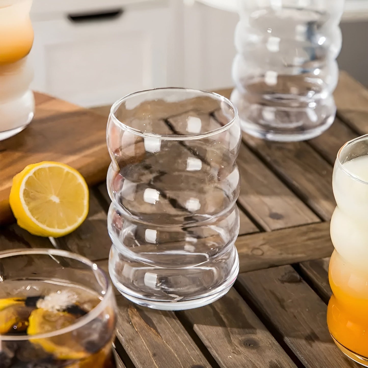 Ribbad glas med sugrör – 2 st Vågform, 450ml | Stiligt dricksglas för iskaffe, matcha & juice