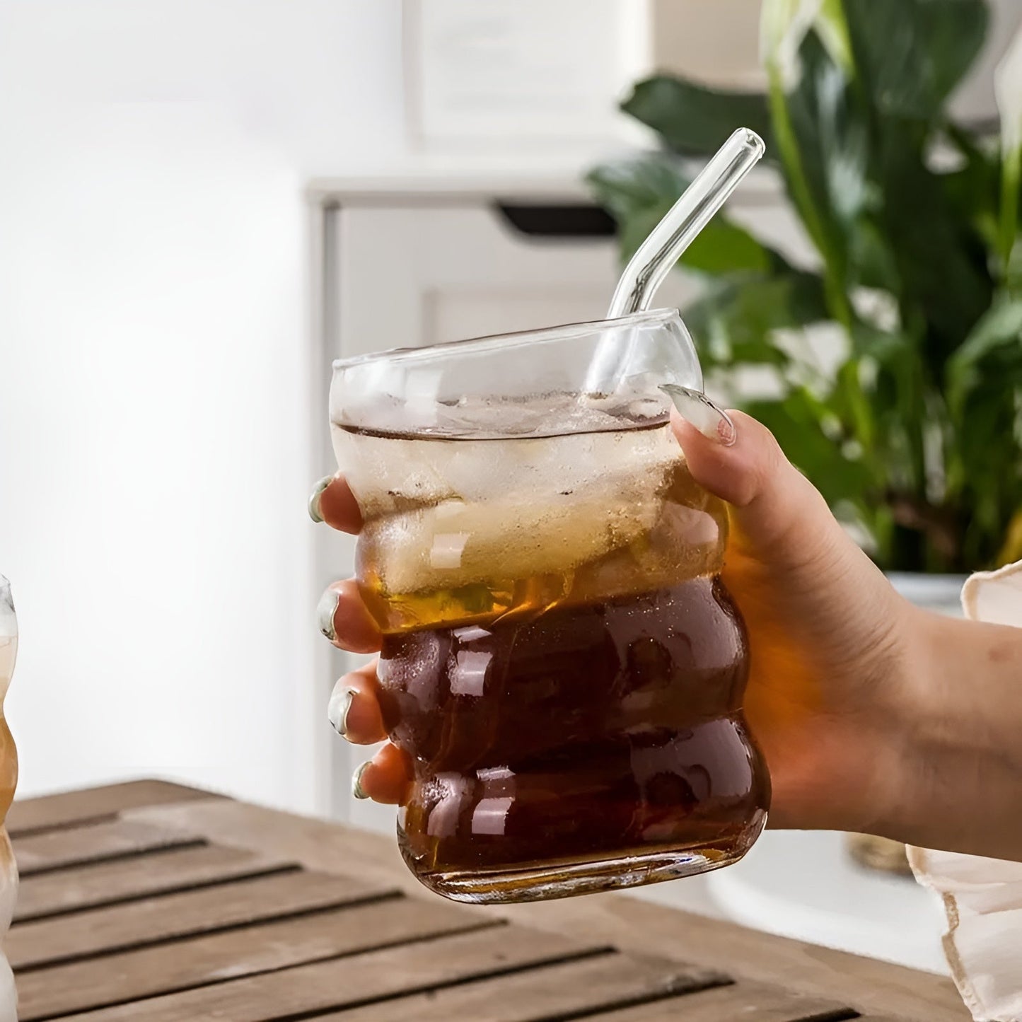 Ribbad glas med sugrör – 2 st Vågform, 450ml | Stiligt dricksglas för iskaffe, matcha & juice