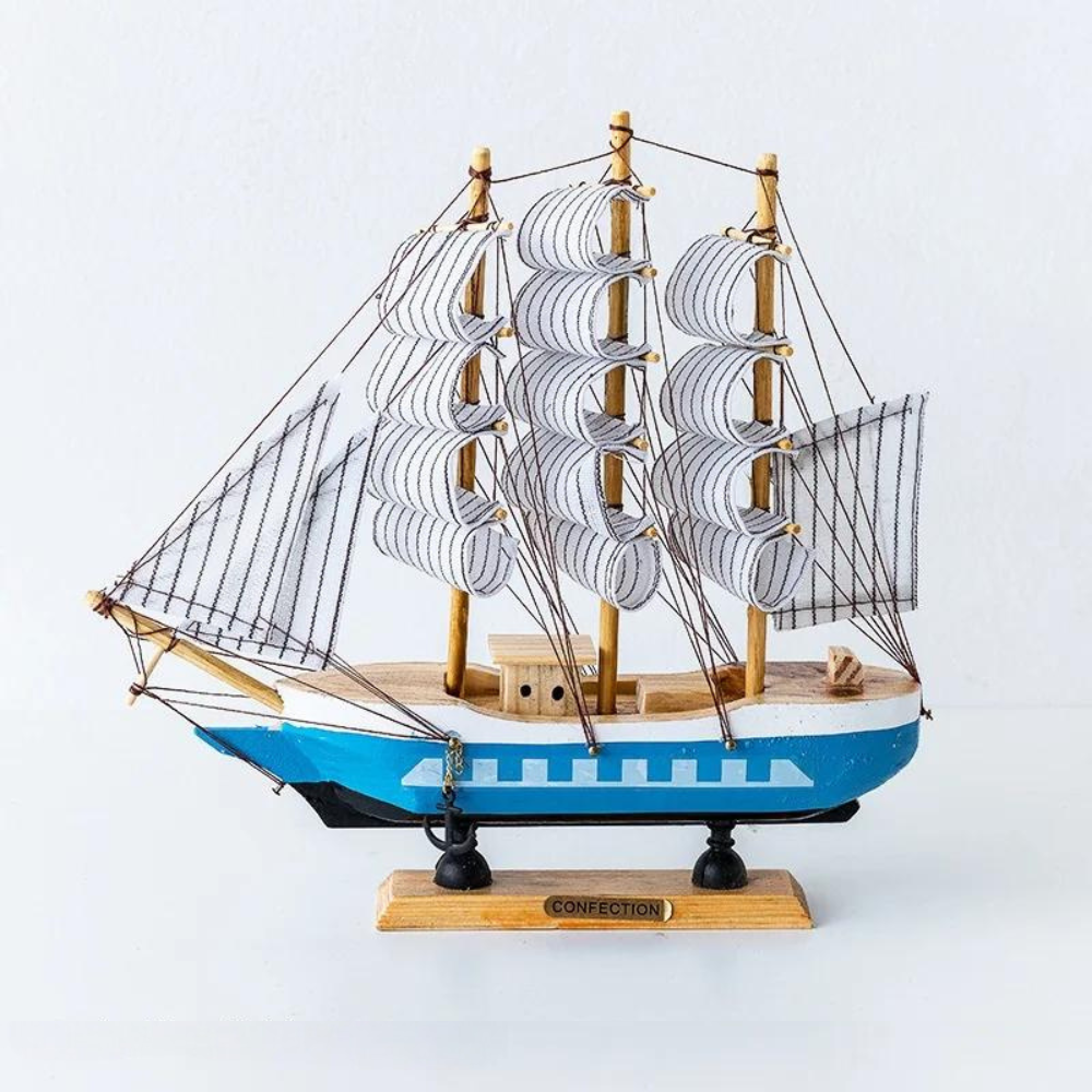 Royaleva Nordic Wooden Sailboat Sculpture - LED Belyst Dekorationsstycke, Batteridriven