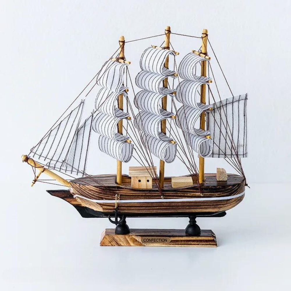 Royaleva Nordic Wooden Sailboat Sculpture - LED Belyst Dekorationsstycke, Batteridriven